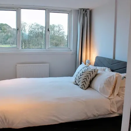 Beautiful With Castle Views And Garden And Parking
