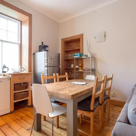 Spacious Traditional 3 Bedroom Flat In New Town Appartement Edinburgh