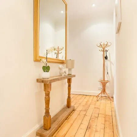 Appartement Spacious Traditional 3 Bedroom Flat In New Town