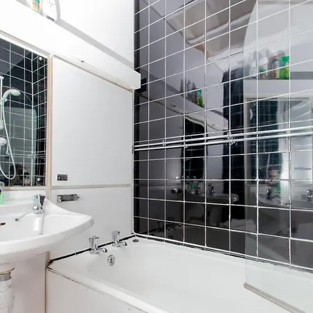 Apartment Bright Central Flat - With Stunning Views *