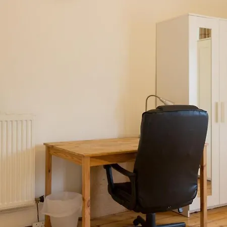 Spacious Traditional 3 Bedroom Flat In New Town *