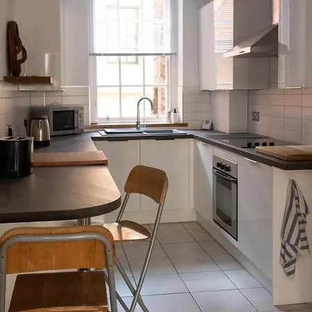 Апартаменты The David Hume *