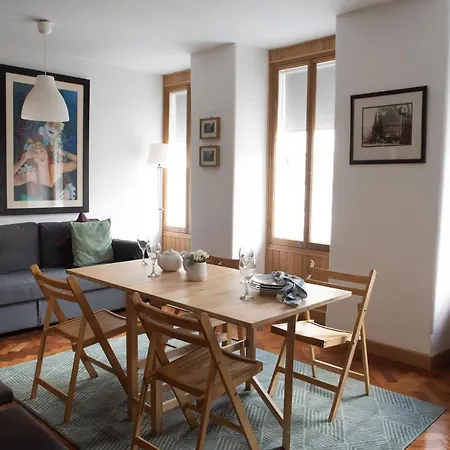 The David Hume Апартаменты *