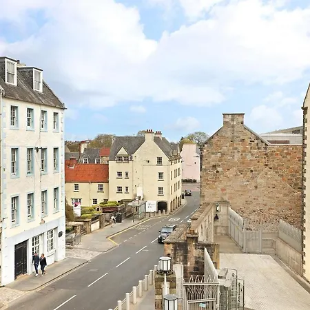 Joivy Contemporary Royal Mile With Balcony *