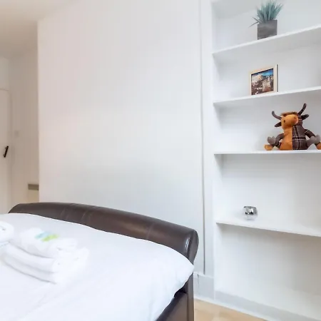 Bright And Cosy Flat At The Heart Of The Old Town - Pass The Keys