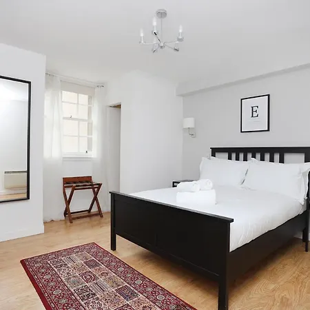 Joivy 1 Bed Flat, Heart Of Grassmarket