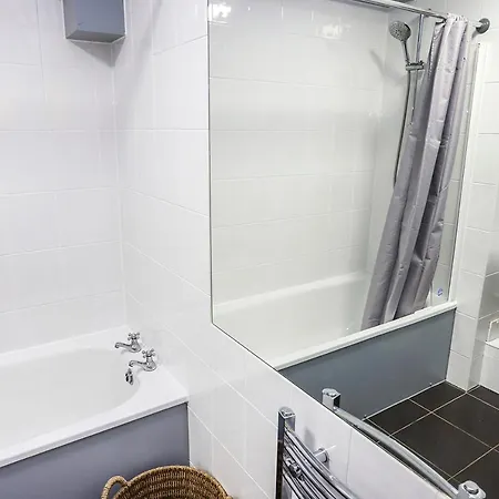 Joivy 1 Bed Flat, Heart Of Grassmarket *