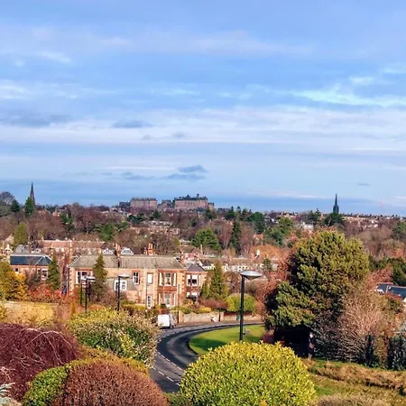 Beautiful With Castle Views And Garden And Parking