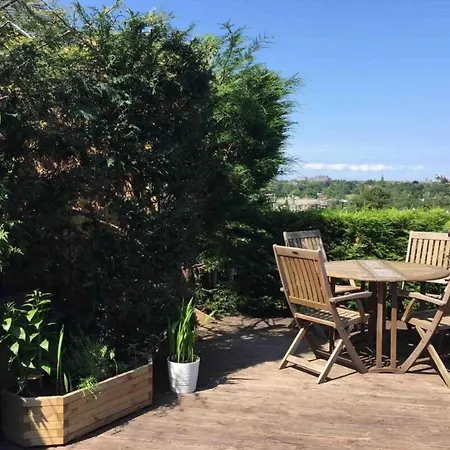 Casa de Férias Beautiful With Castle Views And Garden And Parking Edimburgo
