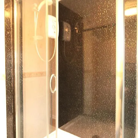 Apartment 3 Bedroom Centre In Lauriston Place Edinburgh