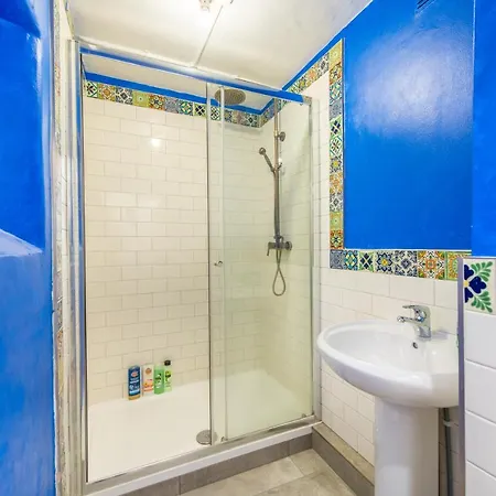 شقة 5 Bedrooms Central *