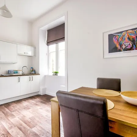 Lothian Road - Perfect Centre Location.