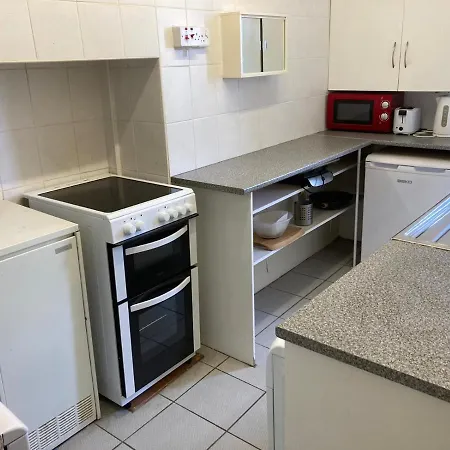 Victorian 3 Bedroom With Free Parking And Private Garden *