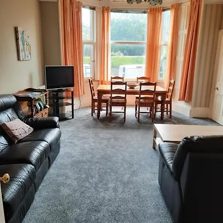Victorian 3 Bedroom With Free Parking And Private Garden *
