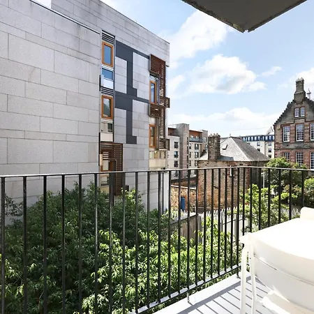 Joivy Contemporary Royal Mile With Balcony * Edimburgo