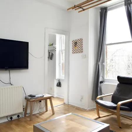 Amazing Apartments - Drumdryan St Near The Castle شقة *
