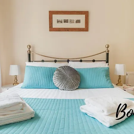 Georgian West End Main Door 2br-1ba, Near Eicc By Bonjour Residences דירה אדינבורו