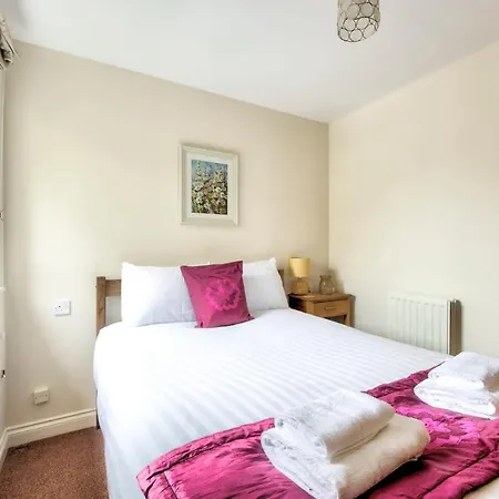 Appartamento Guestready - Bright & Beautiful 2Br Flat - Free Parking