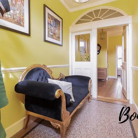 Georgian West End Main Door 2br-1ba, Near Eicc By Bonjour Residences דירה *