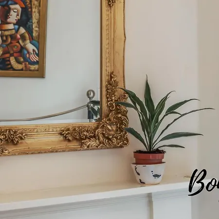 Georgian West End Main Door 2br-1ba, Near Eicc By Bonjour Residences דירה