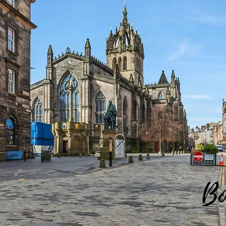 Apartment Spacious Royal Mile 4br-2,5ba - Free Parking By Bonjour Residences