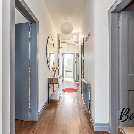 Spacious Royal Mile 4br-2,5ba - Free Parking By Bonjour Residences Apartment