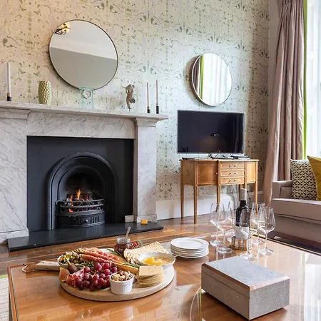 The Edinburgh Address - Castle View Apartment