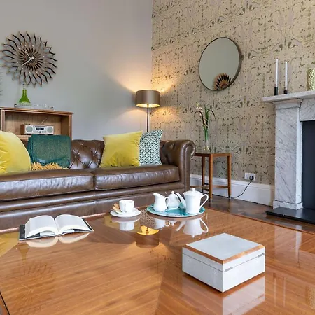The Edinburgh Address - Castle View Apartment *