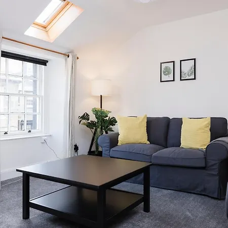 Joivy Beautiful Mews Near Princes Street *