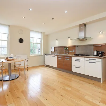 Joivy Spacious 2 Bed,2 Bath Flat, Free Parking And Rooftop Terrace Appartement Edinburgh