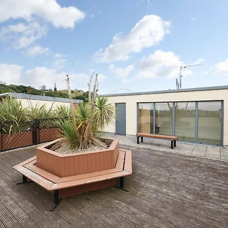 Joivy Spacious 2 Bed,2 Bath Flat, Free Parking And Rooftop Terrace *