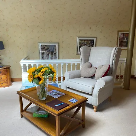 B&B Claremont House 5*