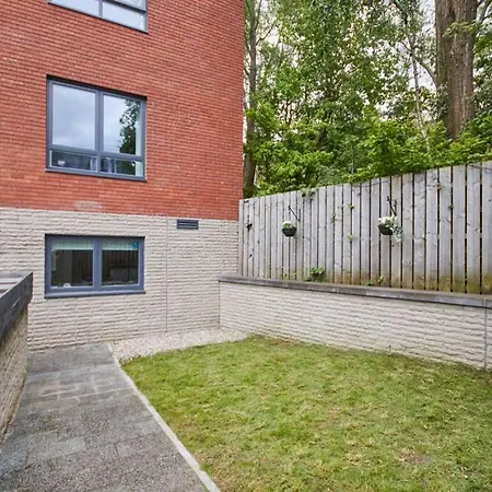 Stunning Townhouse // Sleeps 8