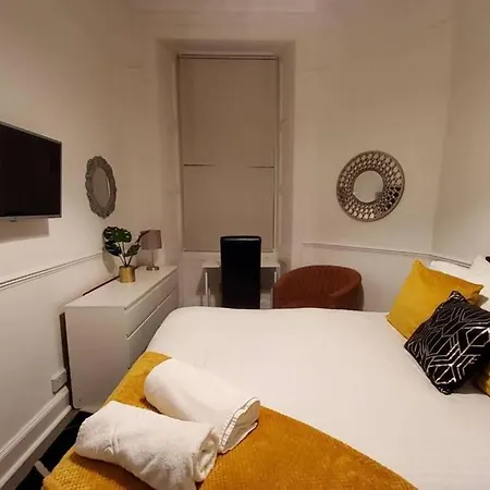 Leith Spectacular By Sensational Short Lets & Serviced With 6 Separate Beds & 2 Baths Edinburgh