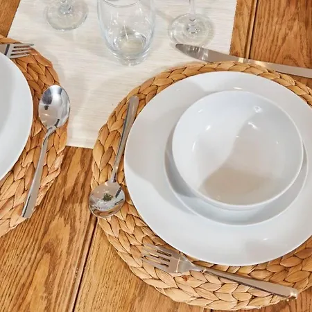 Stunning Townhouse // Sleeps 8 Сasa de vacaciones *