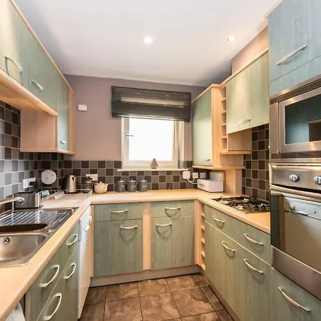 شقة Royal Mile & Arthur's Seat Apt With Private Parking إدنبرة