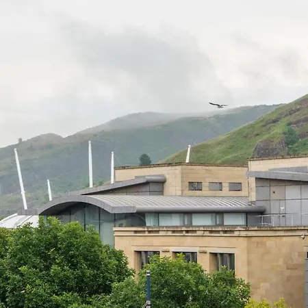 Royal Mile & Arthur's Seat Apt With Private Parking Lägenhet Edinburg