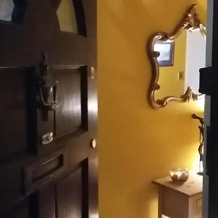 Apartment Two Bedroom With Free Side Street Parking 24