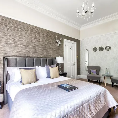 The Hedges Гостевой дом