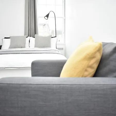 Modern & Bright 1 Bed For 4 Close To Centre! Apartman