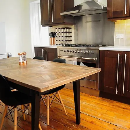 Beautiful Bohemian 2br Flat In The Cowgate 아파트