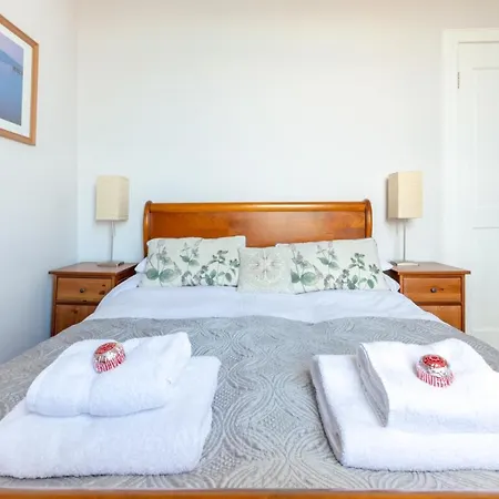 Beautiful Center 1 Bed With Park View 아파트