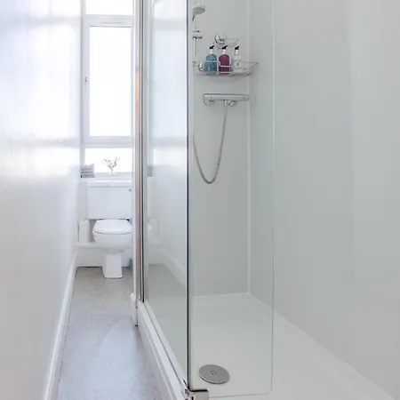 Beautiful Center 1 Bed With Park View 에든버러