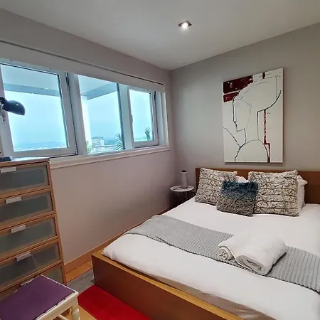 Appartement 2 Bed Aprtmt- Waterfront, 5 Beds, Parking