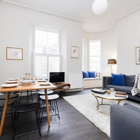 Апартаменты Joivy Sophisticated Near Castle *
