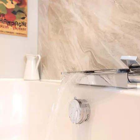 Joivy Sophisticated Near Castle 公寓