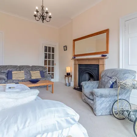 Spacious And Bright Property, In Chic Morningside! Sleeps Up To 6 Guests Daire Edinburgh