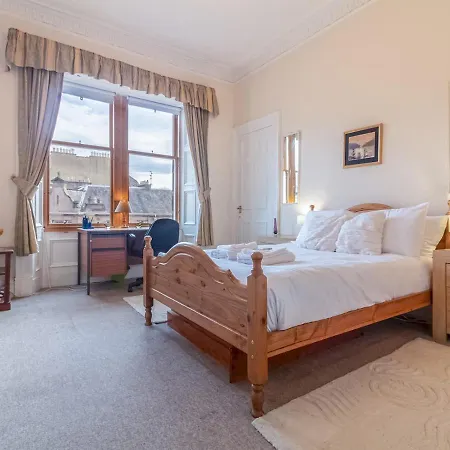 Spacious And Bright Property, In Chic Morningside! Sleeps Up To 6 Guests Daire