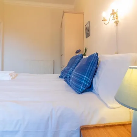 Spacious And Bright Property, In Chic Morningside! Sleeps Up To 6 Guests Daire