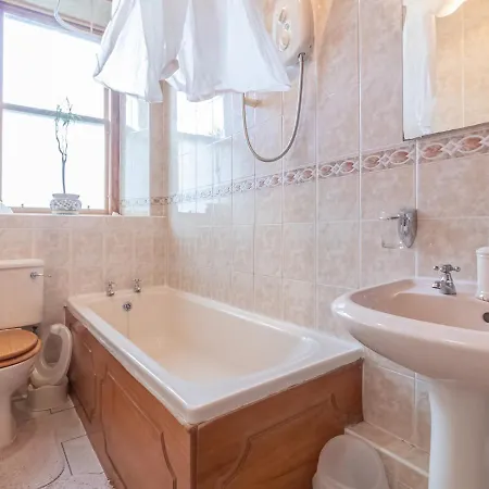 Daire Spacious And Bright Property, In Chic Morningside! Sleeps Up To 6 Guests